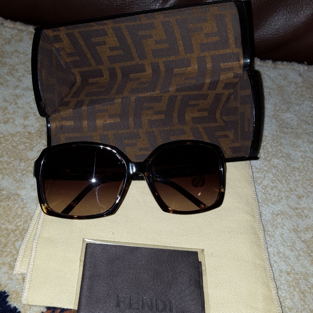 Sold 💯Authentic Fendy sunglasses