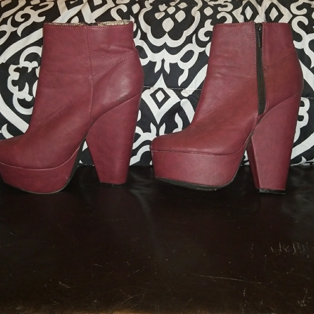 BOOTIES - Picture 3 of 4