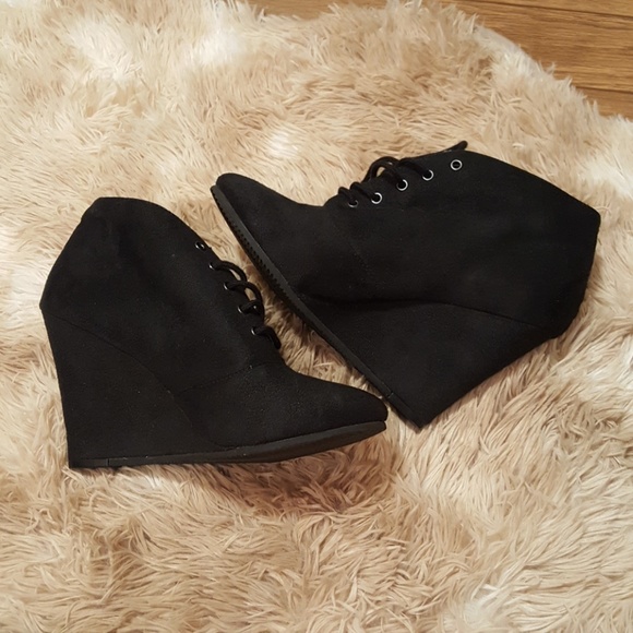 Kelsi Dagger Faux Suede Dia Black Booties - Picture 1 of 6