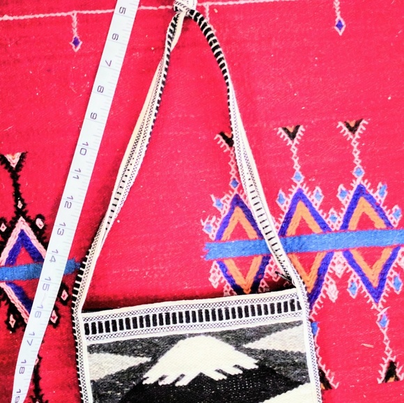 Handwoven Purse from Peru - Picture 5 of 6