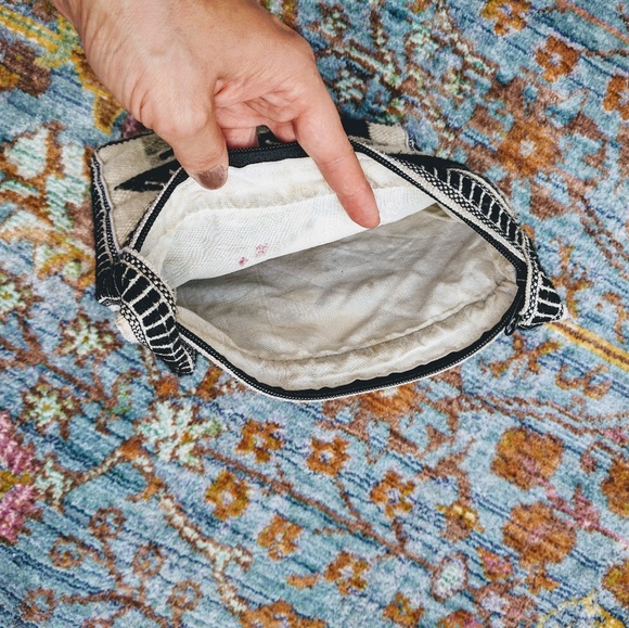 Handwoven Purse from Peru - Picture 6 of 6