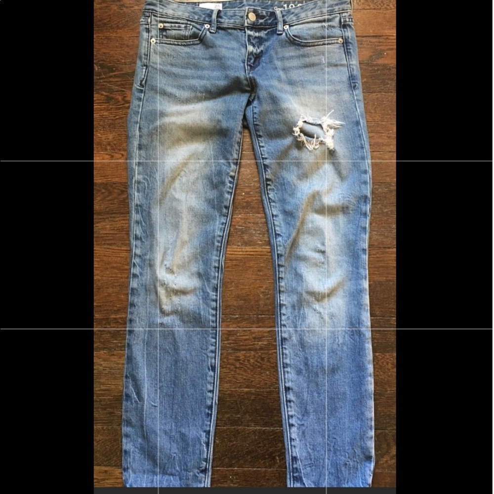 Gap Distressed Skinny Jeans, like new! 27/4