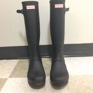 BLACK MATTE HUNTER BOOTS
