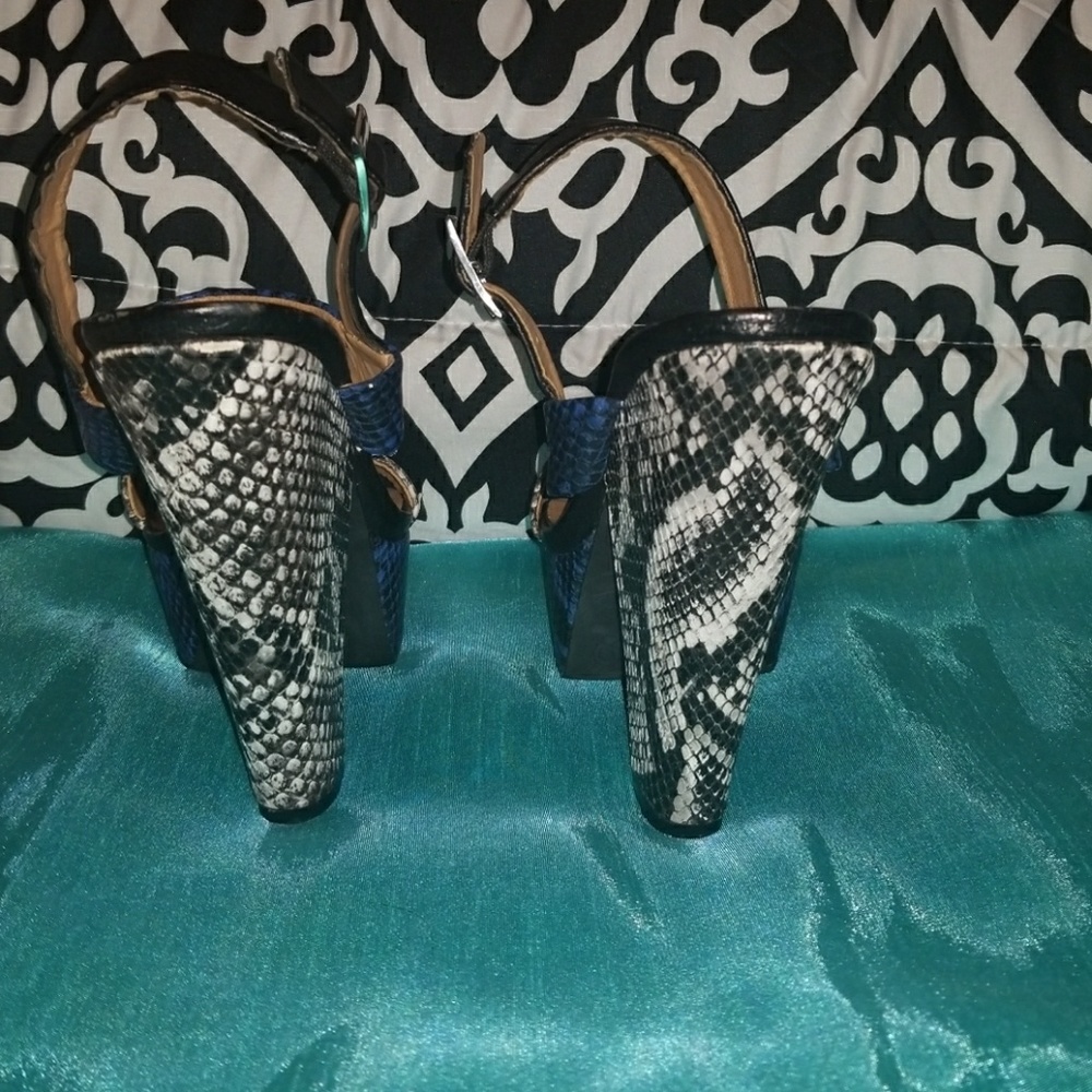 Shoe - Picture 2 of 4