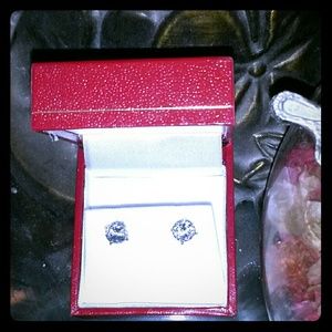CZ Stud Earring NWOT
