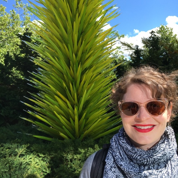 Meet your Posher, Julia - Picture 2 of 3