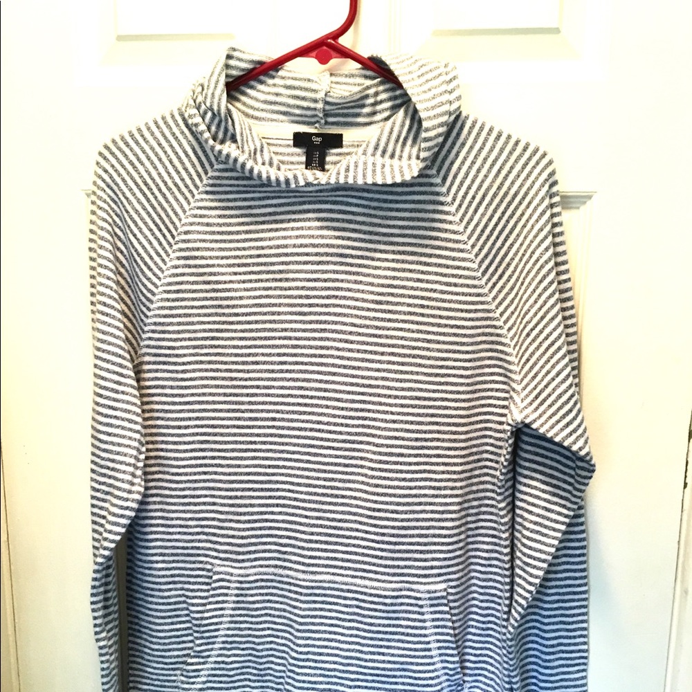 Gap lightweight pullover