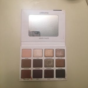 Pérsona identity eyeshadow palette