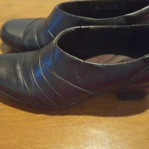 Clarks Bendable pumps