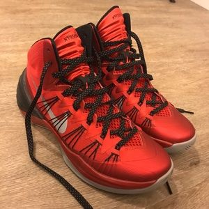 Red & Black Nike Hyperdunk Like New