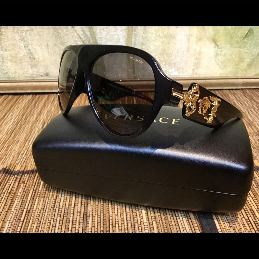 AUTHENTIC VERSACE BLACK/GOLD WOMEN SUNGLASSES