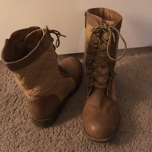 Combat boots