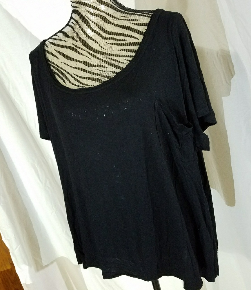 Cozy Scoop Neck Pocketed Tee - Size 26/28
