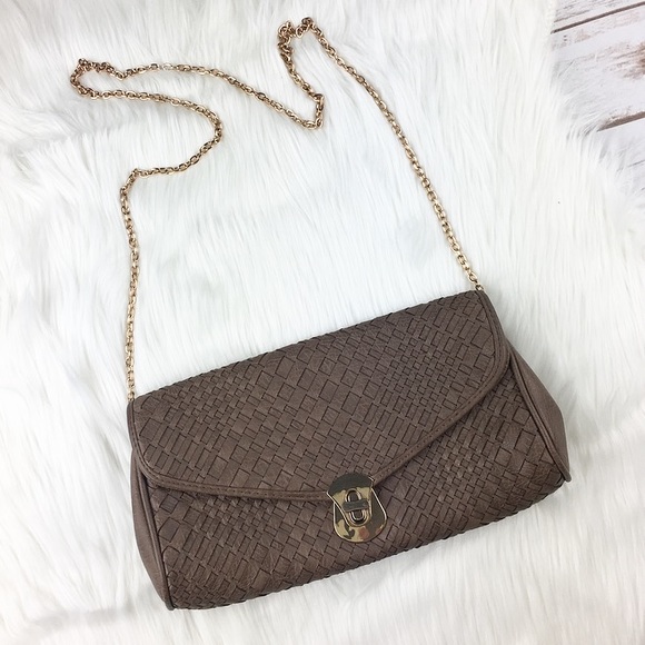 Woven Clutch with Chain Strap - Picture 3 of 8