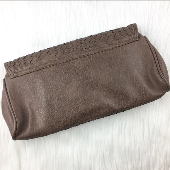 Woven Clutch with Chain Strap - Picture 2 of 8