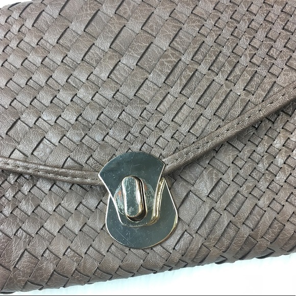 Woven Clutch with Chain Strap - Picture 4 of 8