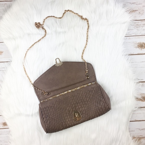 Woven Clutch with Chain Strap - Picture 5 of 8