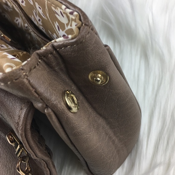 Woven Clutch with Chain Strap - Picture 6 of 8