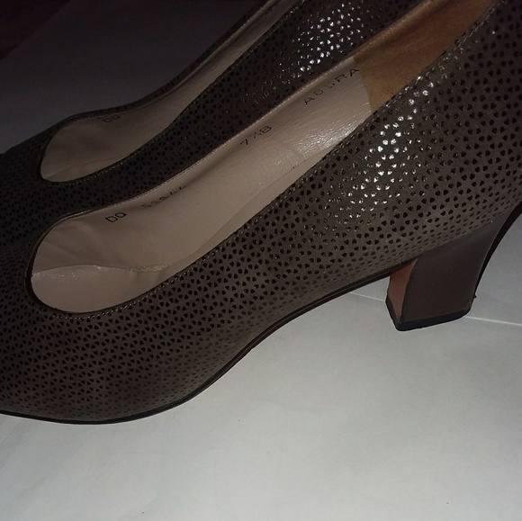 💥FANCEY SALVATORE FERROGAMO SHOES 💞💞 - Picture 2 of 7