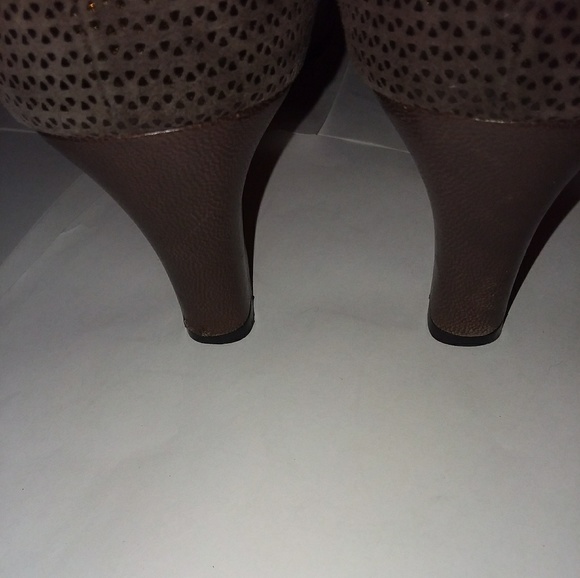 💥FANCEY SALVATORE FERROGAMO SHOES 💞💞 - Picture 3 of 7