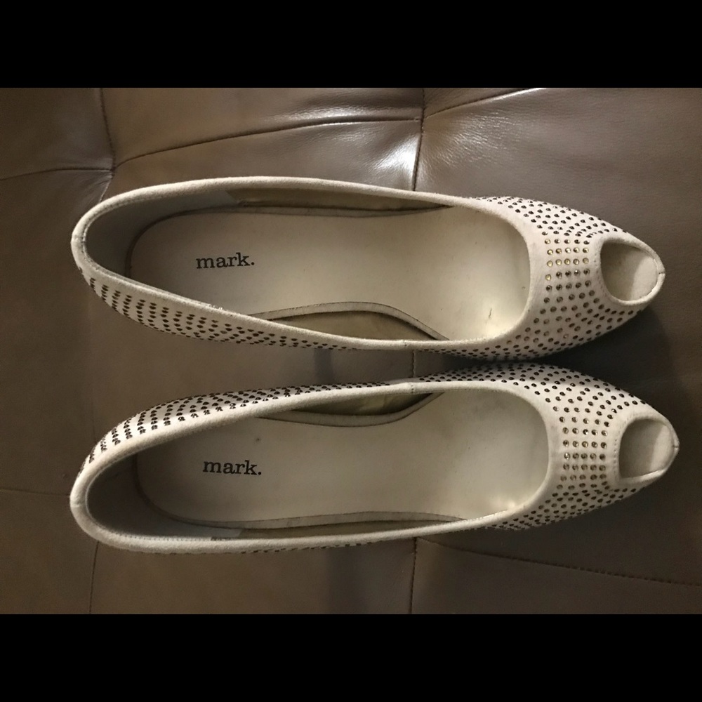 Tan and gold stilettos. Excellent condition.