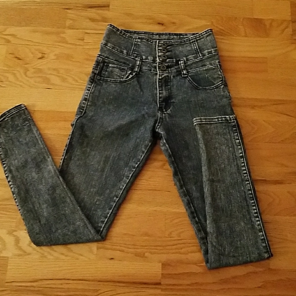 EUC;; High wasted jeans, used to be my favorite 🤗