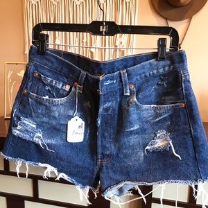 Distressed Cut Off Levi Jean Shorts