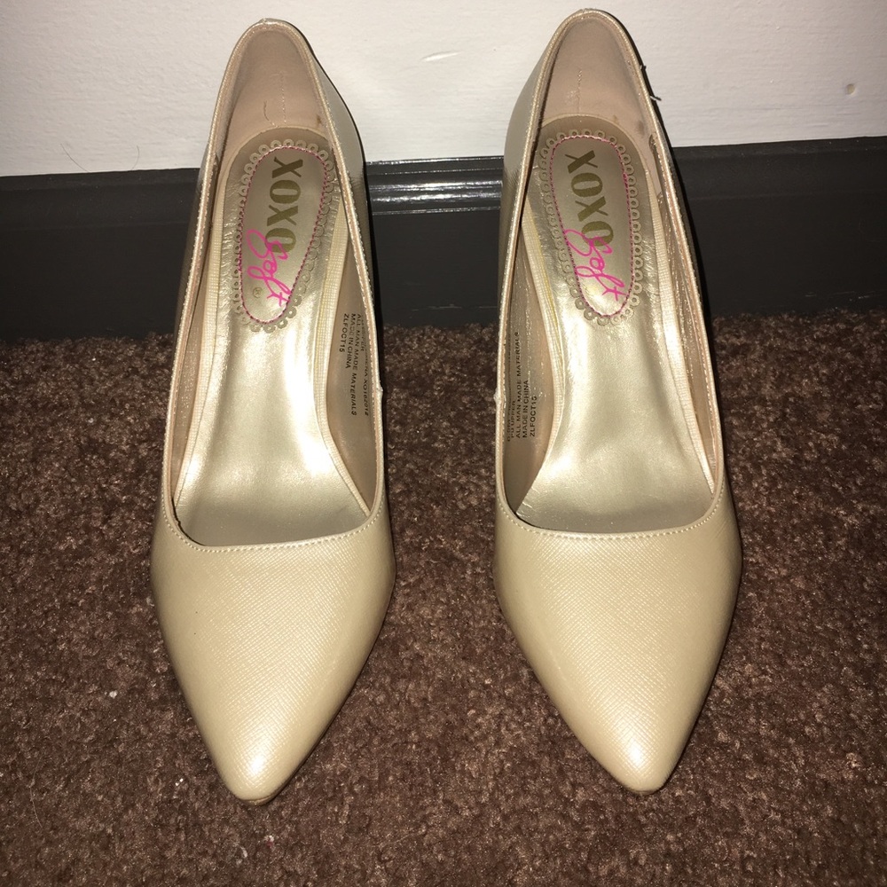Xoxo pearly cream colored three inch heels