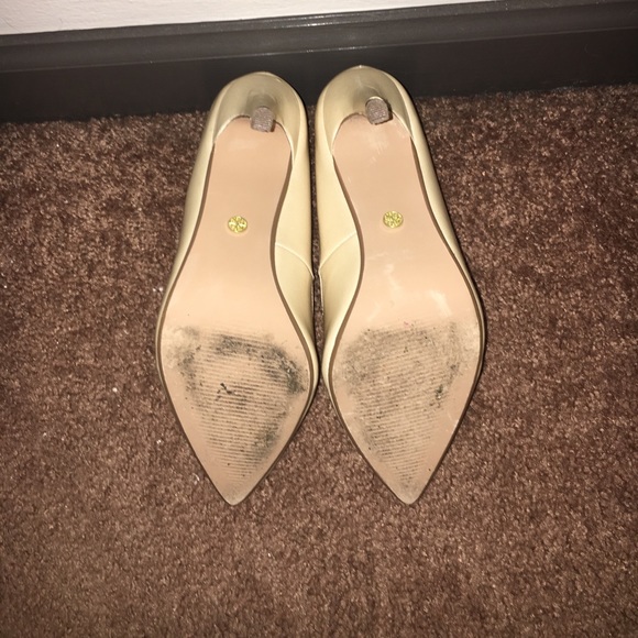 Xoxo pearly cream colored three inch heels - Picture 4 of 4