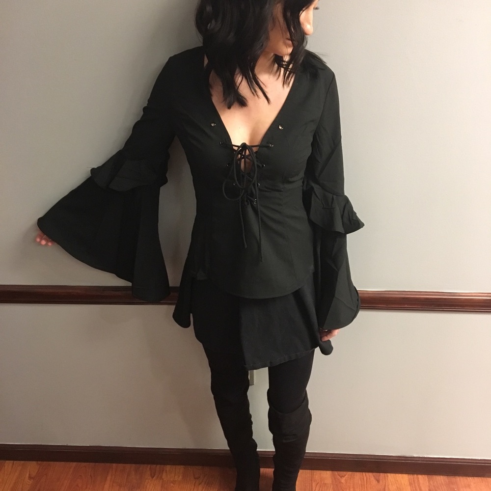 LAST ONE! Lace up blouse with bell sleeves - Picture 3 of 5