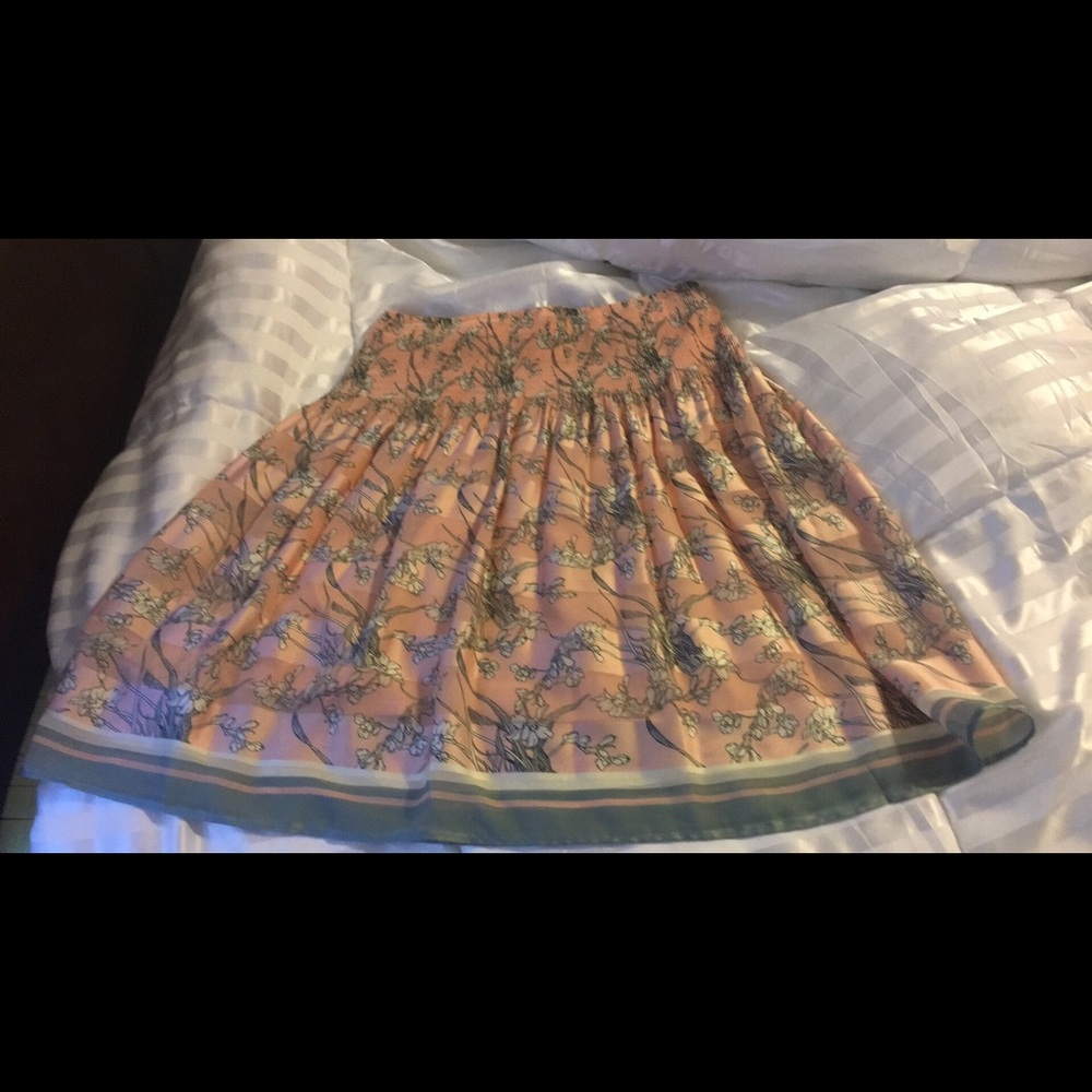 Silky knee length skirt! Classic look!