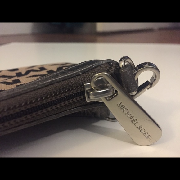 MK wristlet - Picture 2 of 5