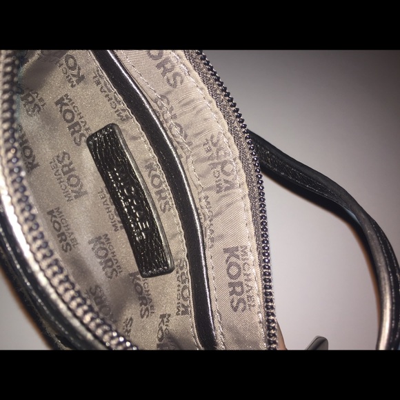 MK wristlet - Picture 3 of 5