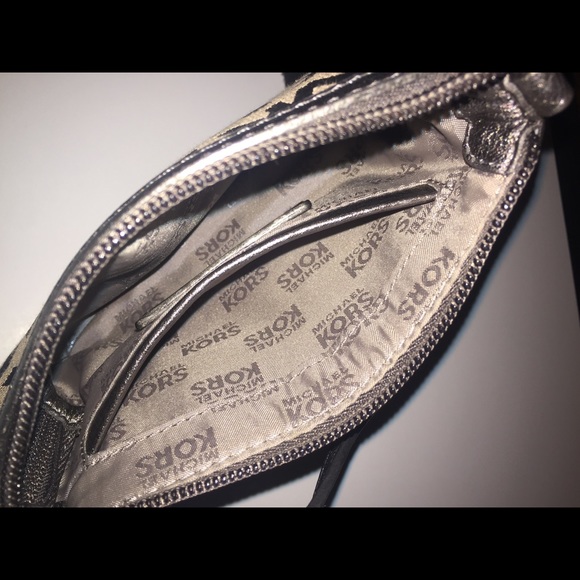 MK wristlet - Picture 4 of 5