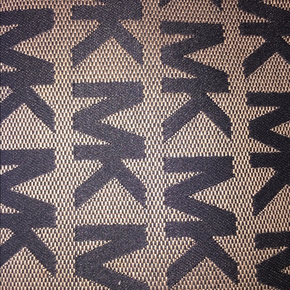 MK wristlet - Picture 5 of 5