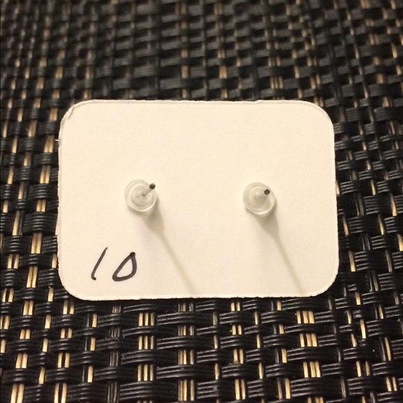 🌻Purple Faceted Earrings - Picture 2 of 2