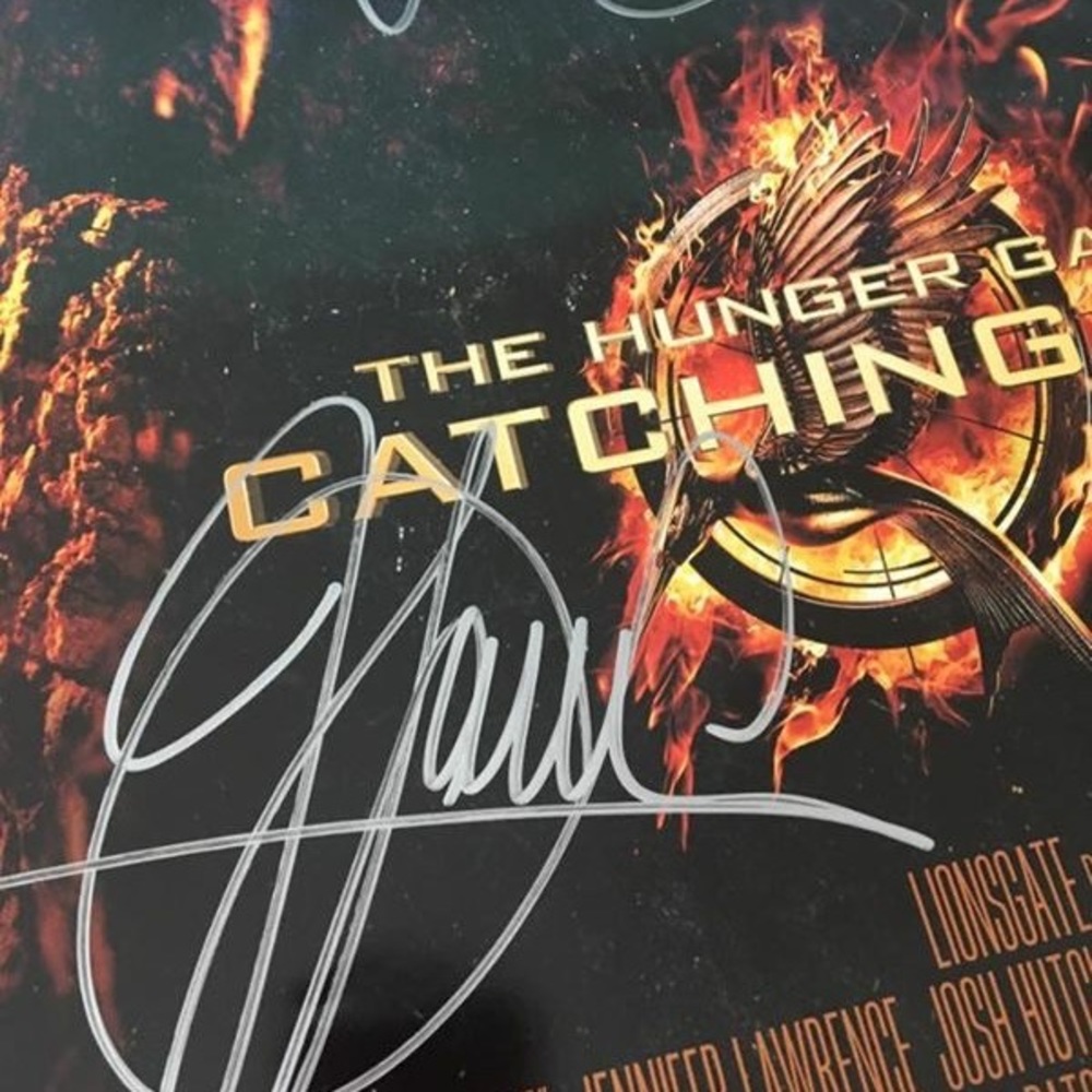 AUTOGRAPHED Hunger Games:Catching Fire poster - Picture 2 of 6