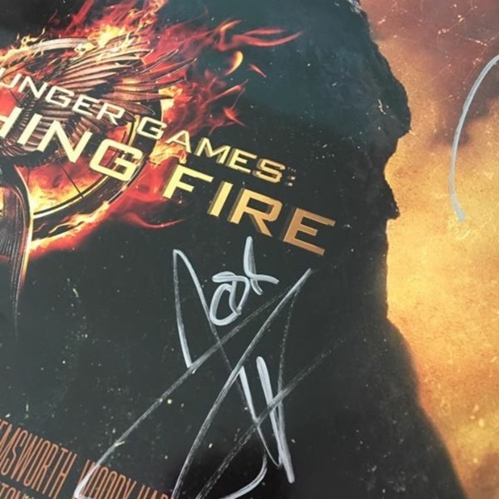 AUTOGRAPHED Hunger Games:Catching Fire poster - Picture 4 of 6