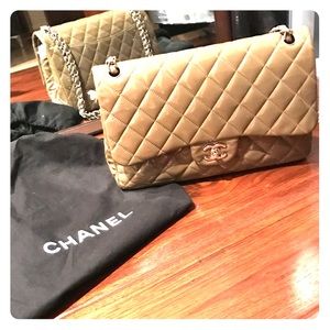 CHANEL PATENT MEDIUM CLASSIC DOUBLE FLAP BAG