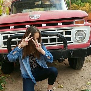 Meet your Posher, Alexis