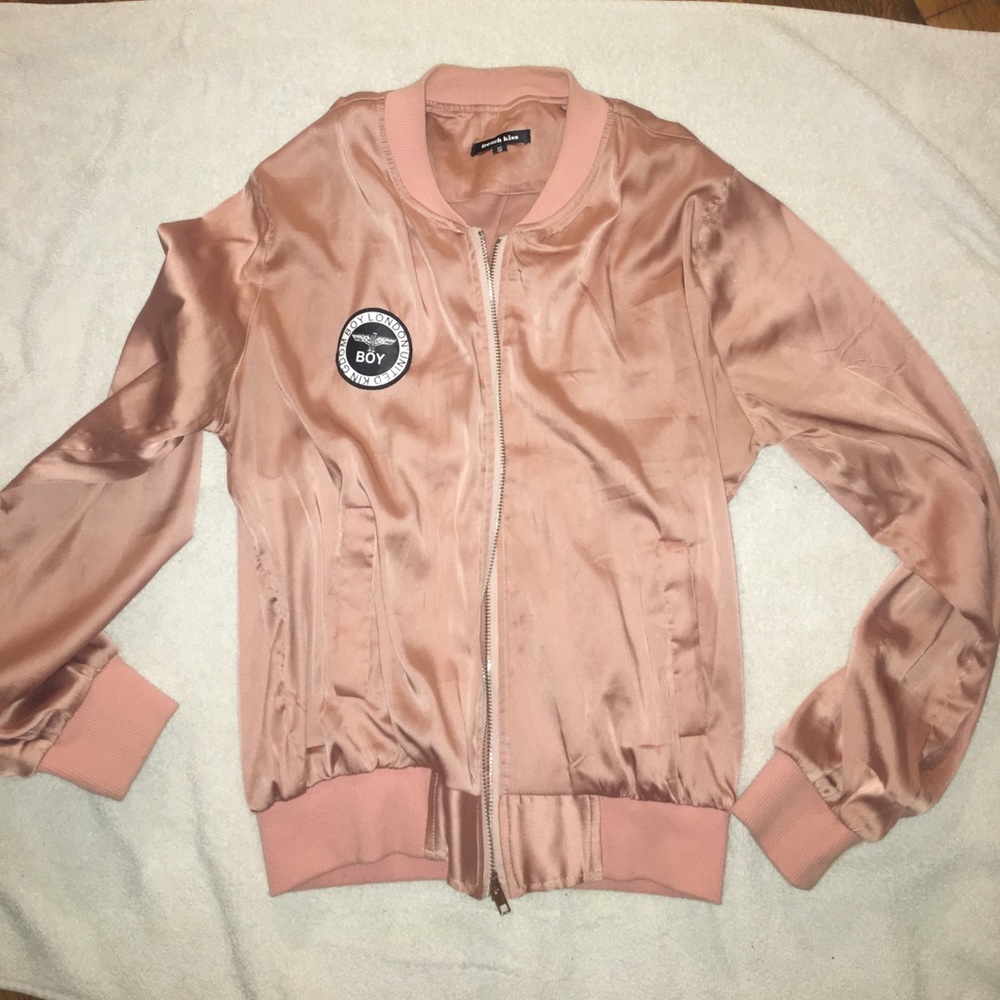 Light pink satin bumper with boy London patch