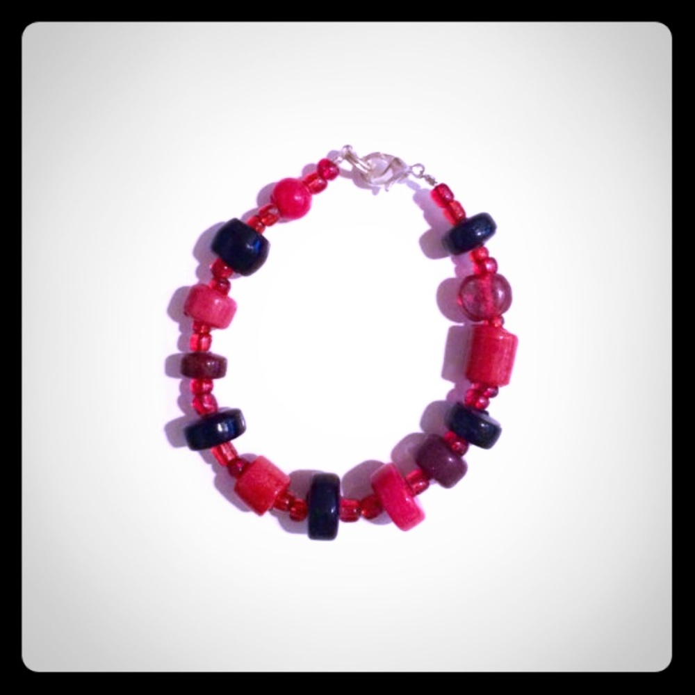 Red and black glass beaded bracelet