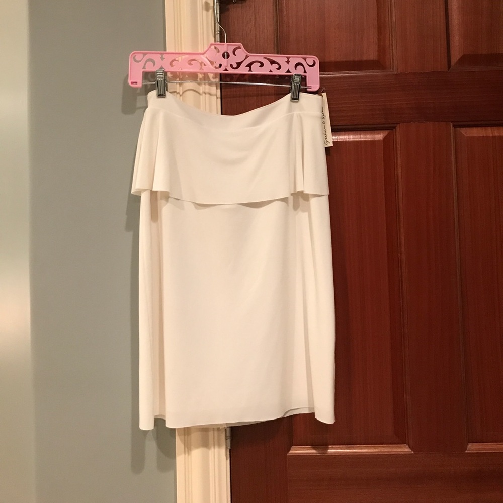 NWT white jersey skirt, comfortable and stylish