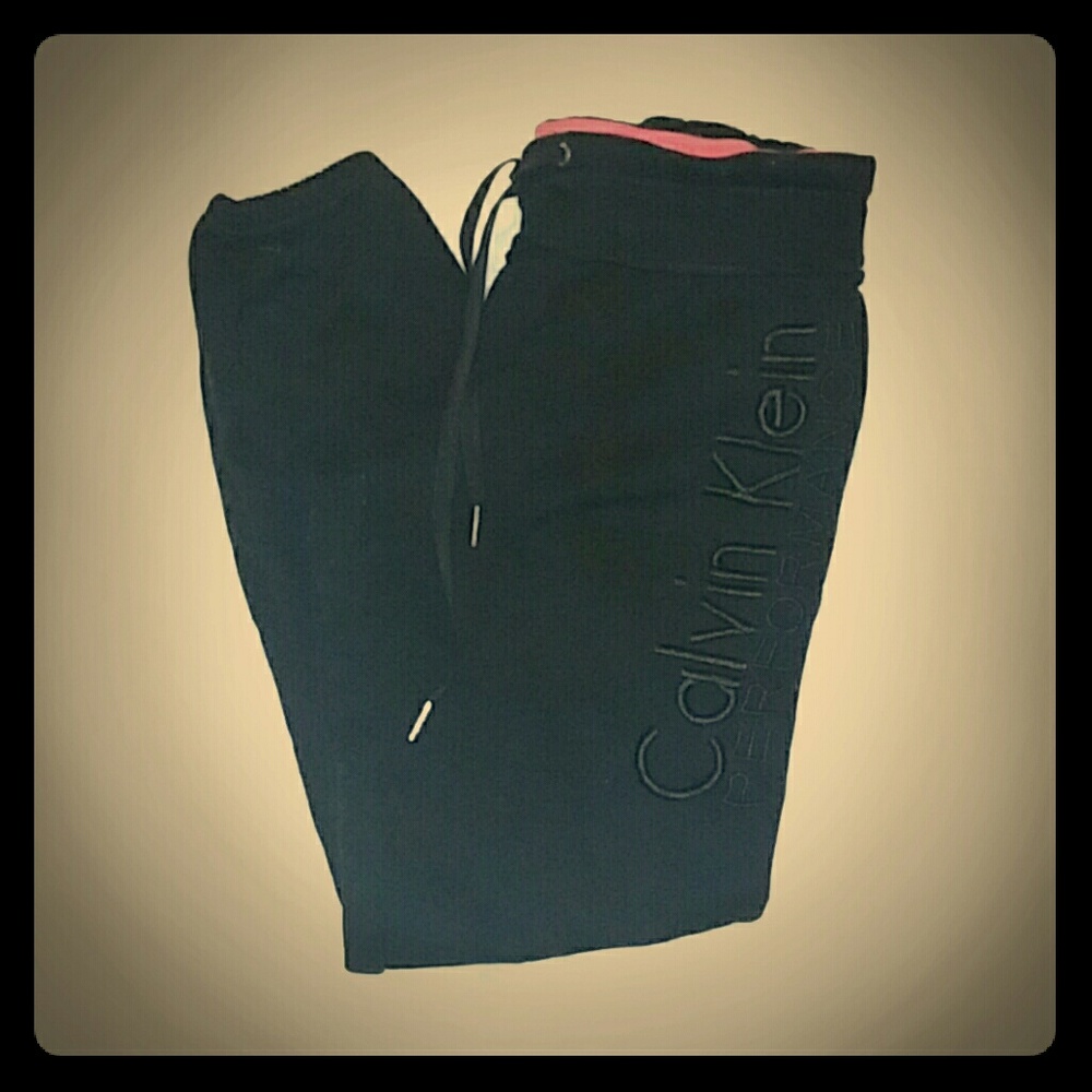 Calvin Klein  Performance Sweat Capris Small