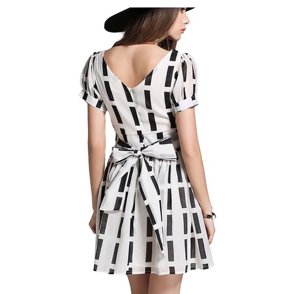 V-neck Dress Black and White bow Tie Waist Dresses - Picture 2 of 6