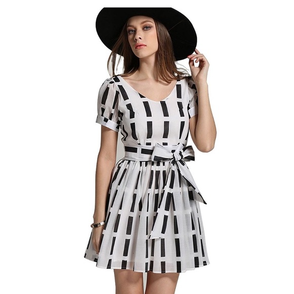 V-neck Dress Black and White bow Tie Waist Dresses - Picture 3 of 6