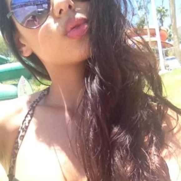 Meet your Posher, Justine - Picture 1 of 1