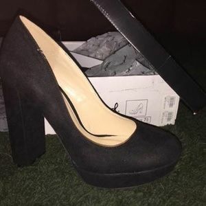 Round Toe Platform Pumps