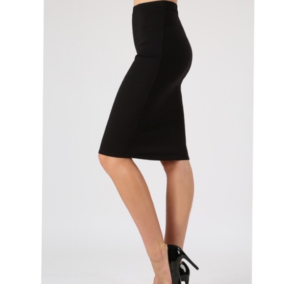 LAST ONE XL CLASSIC BLACK PENCIL SKIRT - Picture 2 of 3