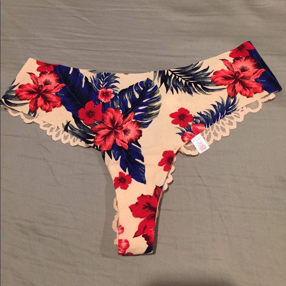 NWOT VS PINK Lace Back No-Show Thong